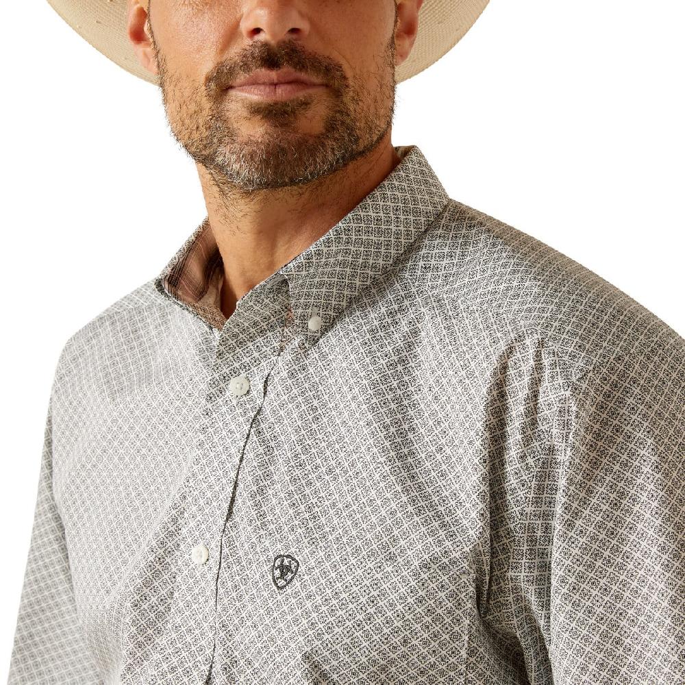 Ariat White With Print Wrinkle Free Bear Classic Fit Collared Short Sleeve Men's Button Up Shirt 10051471