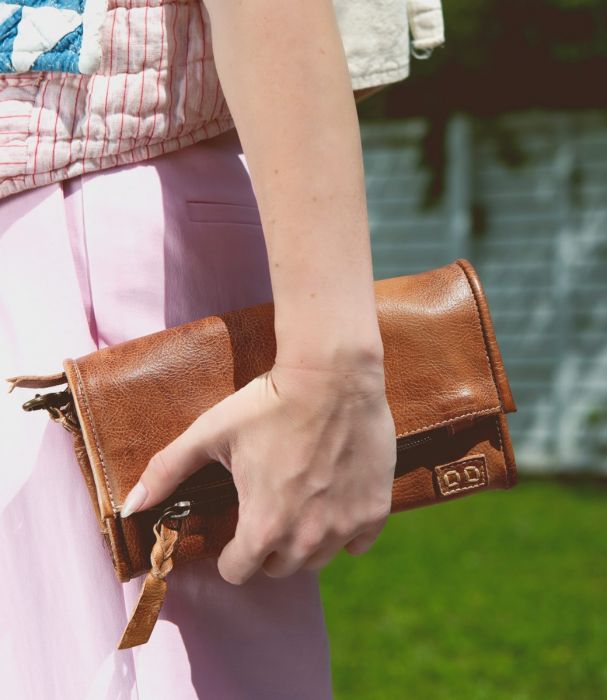 Bed Stu Tan Rustic AMINA Crossbody Leather Clutch A450211