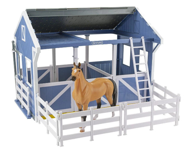 Breyer Deluxe Country Stable with Horse Wash Stall 61149