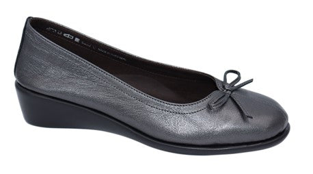 Eric Michael Pewter Bonnie Low Wedge Women's Shoes BONNIE-PEWTER