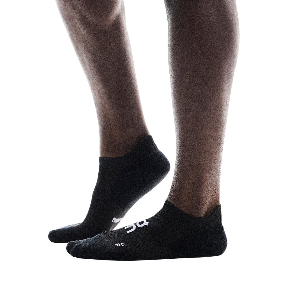 On Black Core Run Socks Low 2P (Black) 2UF10080553