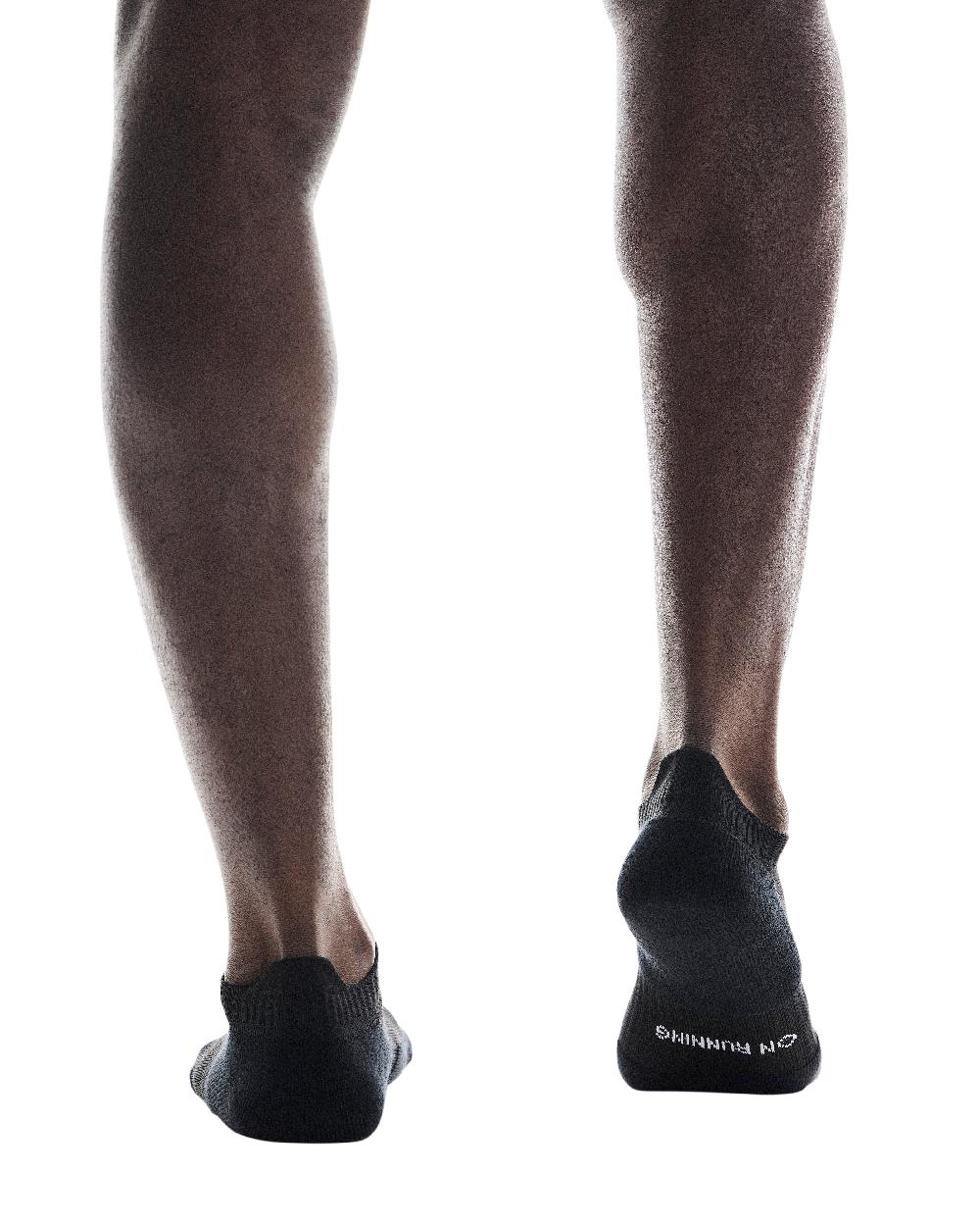 On Black Core Run Socks Low 2P (Black) 2UF10080553