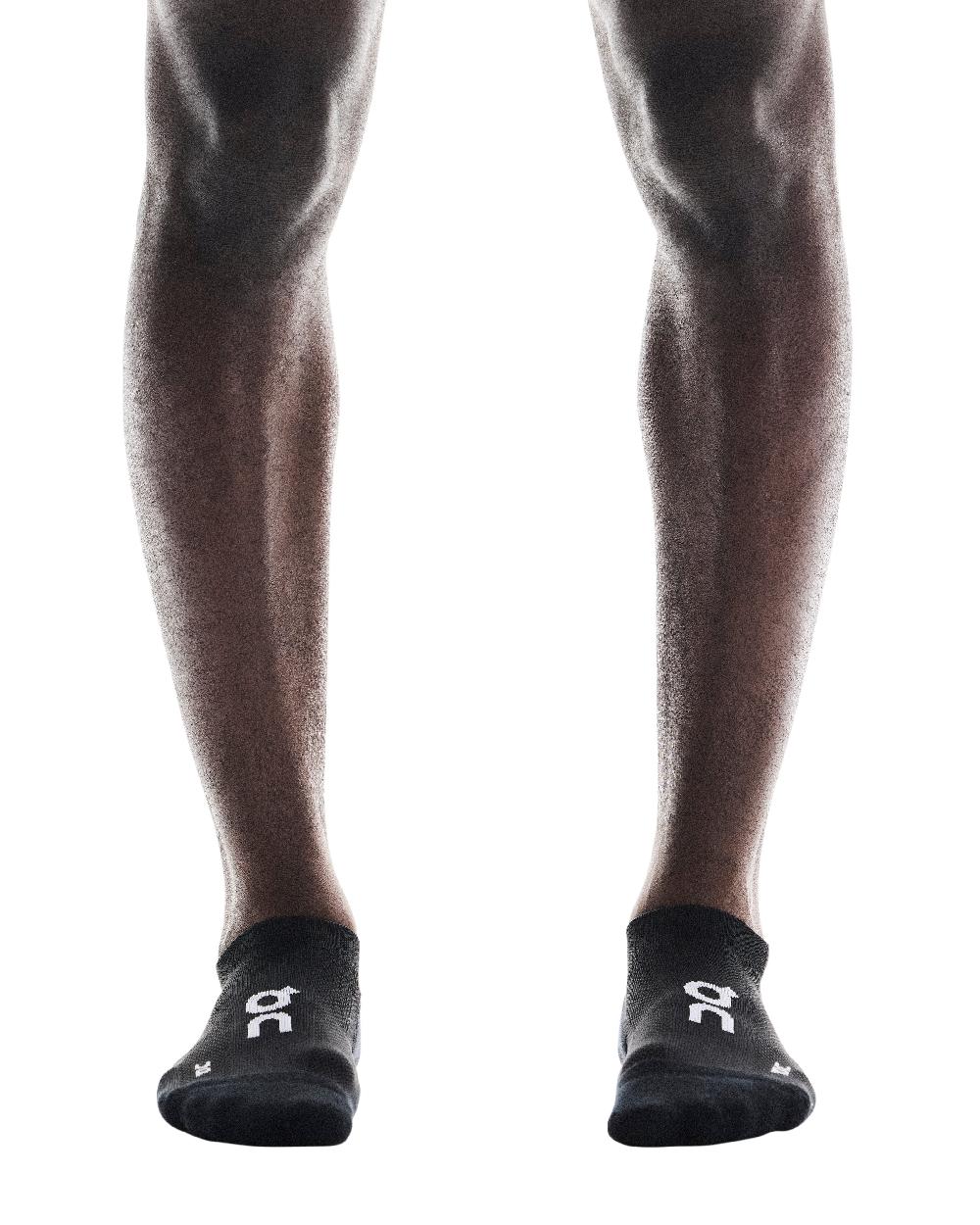 On Black Core Run Socks Low 2P (Black) 2UF10080553