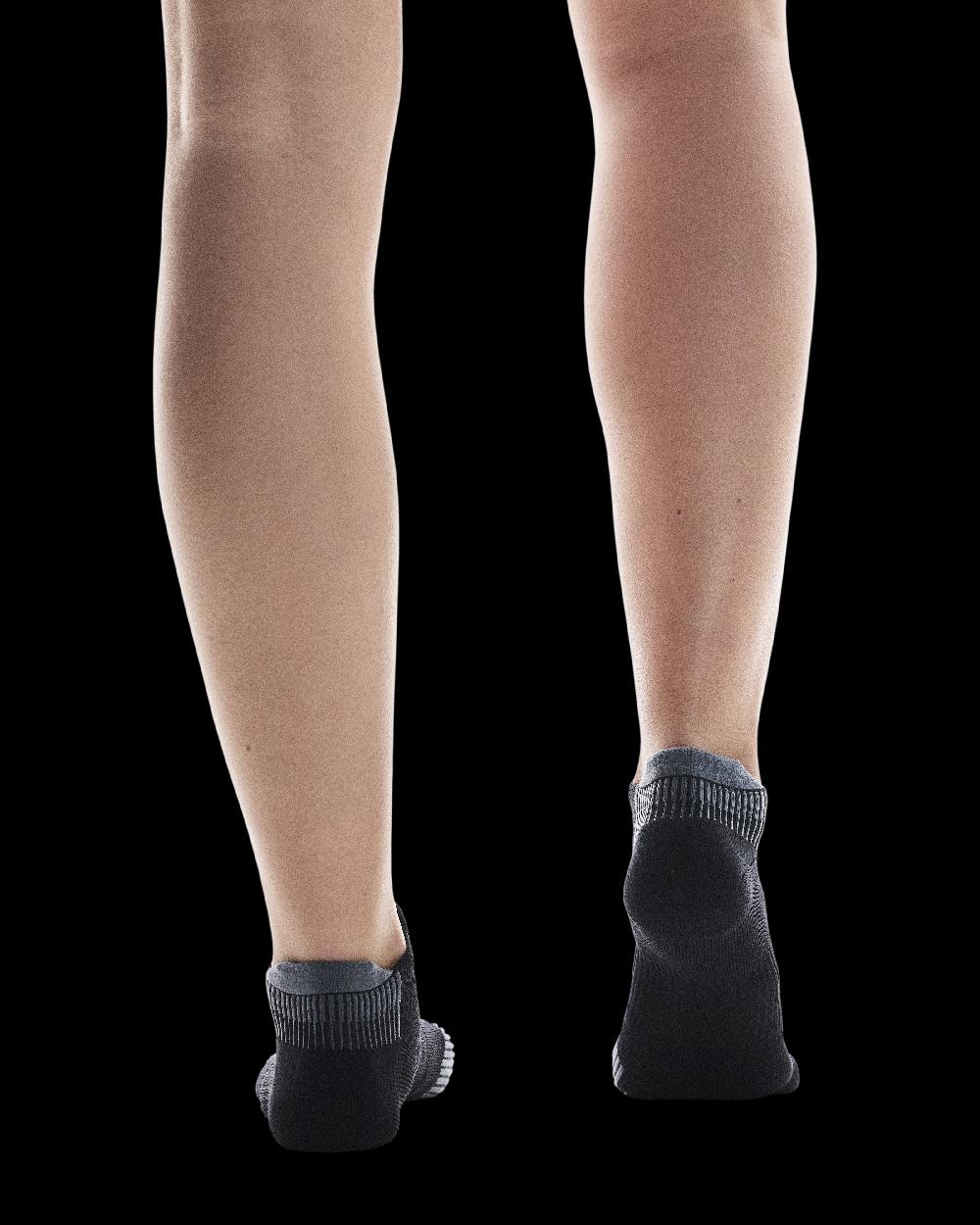 On Black/Eclipse Performance Run Socks Low 2UF10060106