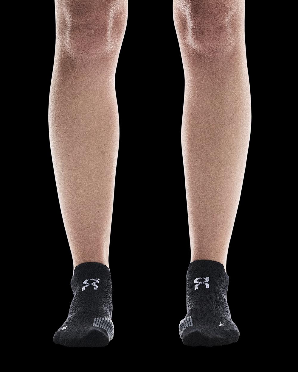 On Black/Eclipse Performance Run Socks Low 2UF10060106