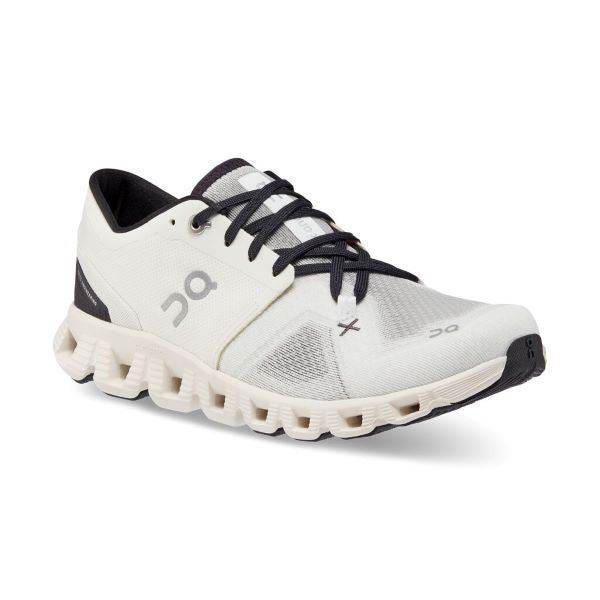 On White/Black Cloud X 3 Women's Athletic Shoes 60.98697