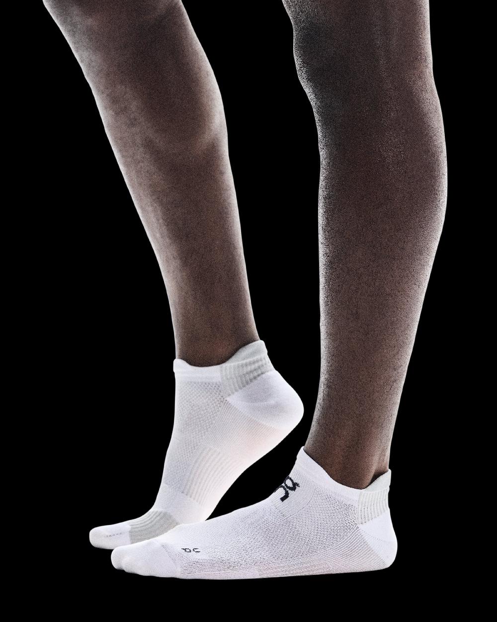On White/Glacier Performance Run Socks Low 2UF10060813