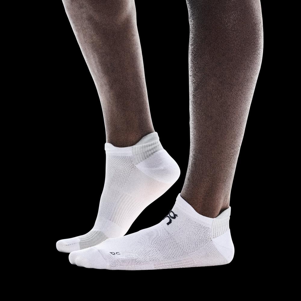 On White/Glacier Performance Run Socks Low 2UF10060813