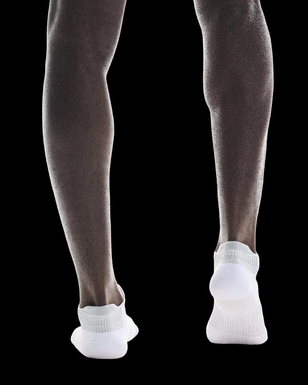 On White/Glacier Performance Run Socks Low 2UF10060813