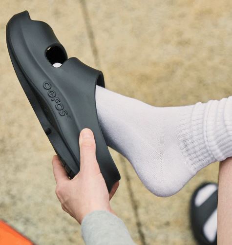 Oofos Black OOyea Women's Slide Recovery Sandals 1700-black