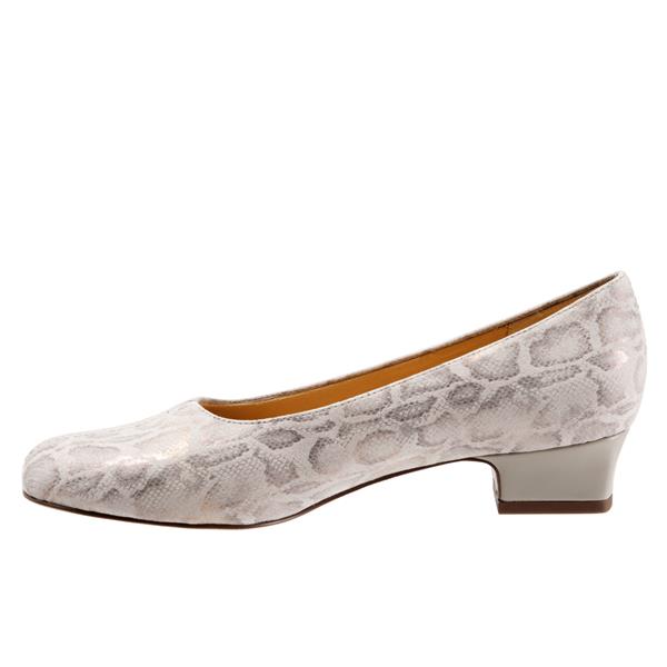 T3235-134 Nude Micro Suede Doris Womens Trotters Dress Shoes