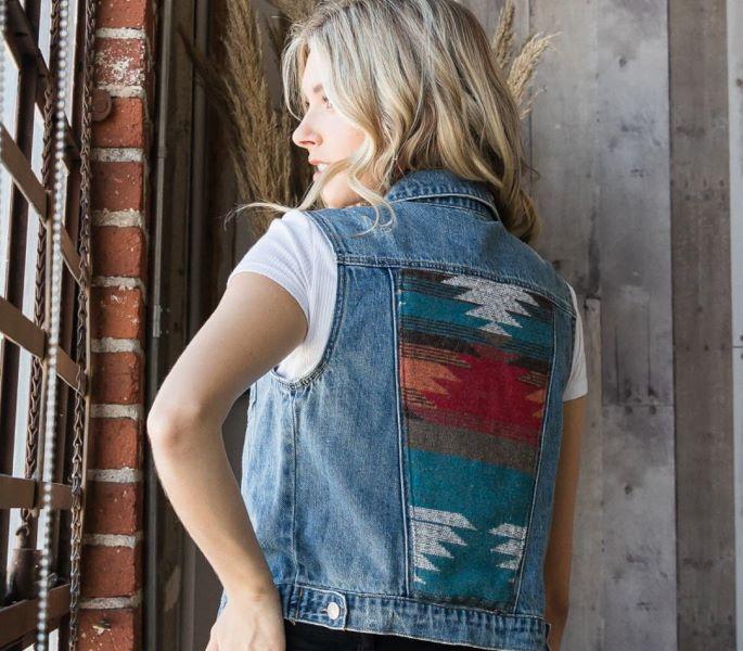 Veveret Medium Wash Aztec Contrast Denim Vest VJ70511