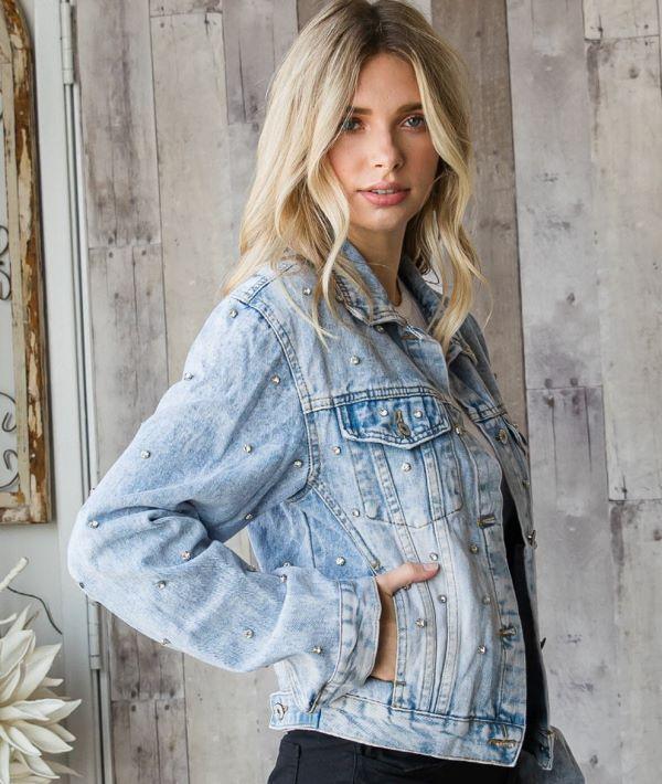 Veveret Medium Wash Button Down Long Sleeve Rhinestone Ladies Denim Jacket VJ53072
