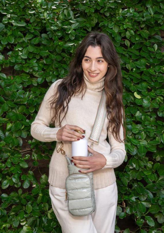 Wanderfull White With Gold Top 24 Oz. Insulated Water Bottle BOTTLEWHGOLD24