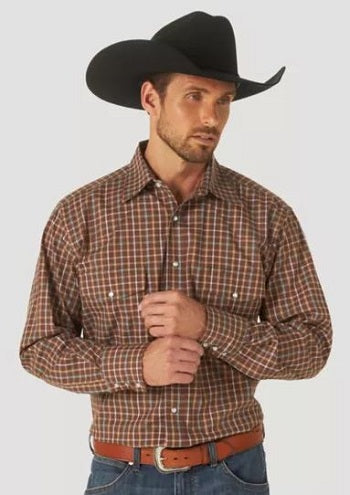 Wrangler Men's Chestnut Wrinkle Resist Long Sleeve Western Snap Plaid Shirt MWR384T