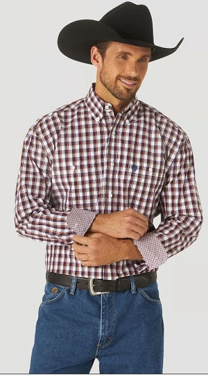 Wrangler Men's George Strait Long Sleeve Button Down Two Pocket Plaid Shirt MGSR803