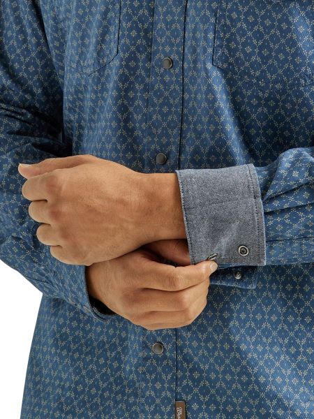 Wrangler Retro Blue Flower Chain Premium Men's Longsleeve Western Snap Shirt 112338158