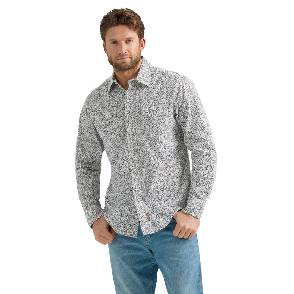 Wrangler White with Print Retro Premium Men's Spread Collar Modern Fit Long Sleeve Snap Shirt 112359912